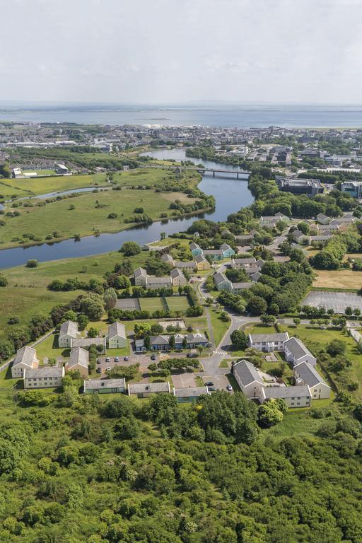 Corrib Village Apartments University Of ゴールウェイ エクステリア 写真